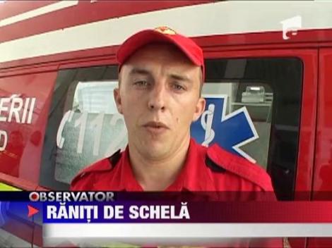 UPDATE / Mama si copil raniti de schela