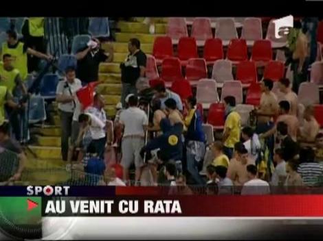 Cei 400 de fani ai Petrolului  au dat cu bete si pumni