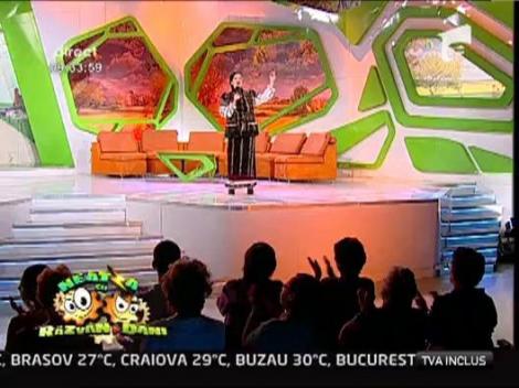 Viorica Macovei - Ies pe poarta,merg pe drum