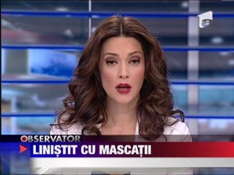 Un locatar furios al unui bloc si-a aruncat lucurile pe gem