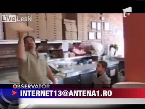 Acrobatii cu blatul de pizza