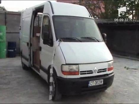 Contrabandisti inarmati pana-n dinti