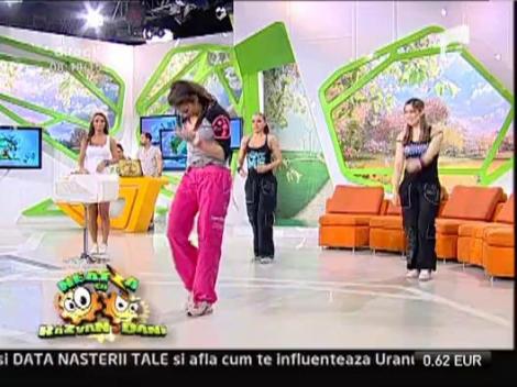 Exercitii de zumba fitness cu Roxana Vancea