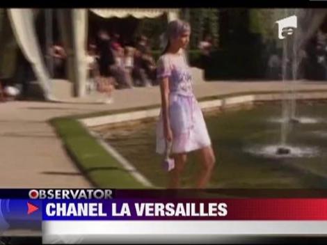 Parada modei pe aleile Palatului Versailles