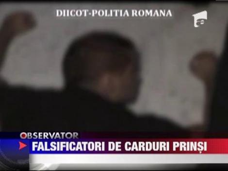 Falsificatori de carduri, prinsi
