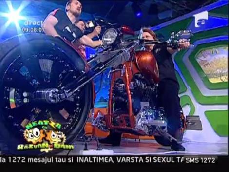 Prezentare inedita de chopper