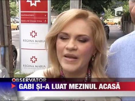 Gabi Firea si micutul Petru David au plecat acasa