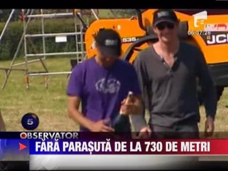 A sarit fara parasuta de la peste 700 de metri