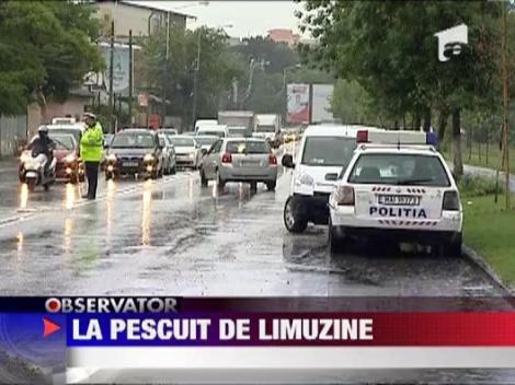 UPDATE / O limuzina de 200.000 de euro a "parcat" intr-un crater urias