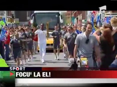 Didier Drogba a purtat flacara olimpica