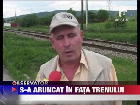 O eleva s-a aruncat in fata trenului