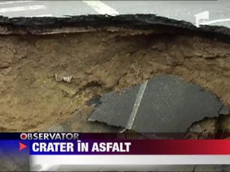 Crater de zece metri lungime pe o strada din Galati