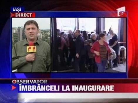 Sute de oameni s-au calcat in picioare la deschiderea unui mall din Iasi