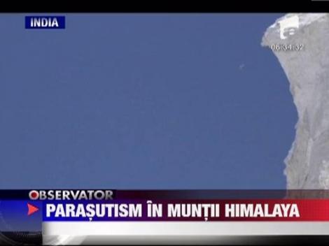 Salt cu parasuta de pe un munte