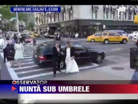 Drew Barrymore a facut nunta sub umbrele