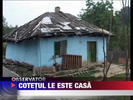 Copiii unei familii sarace si-au facut casa intr-un cotet