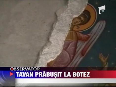 Tavanul Catedralei din Ramnicu Valcea s-a prabusit in timpul unei slujbe de botez