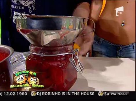 "Dulceata de capsuni" si "Dovlecei umpluti"