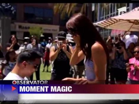 Si-a cerut iubita in casatorie cu ajutorul a 30 de fetite