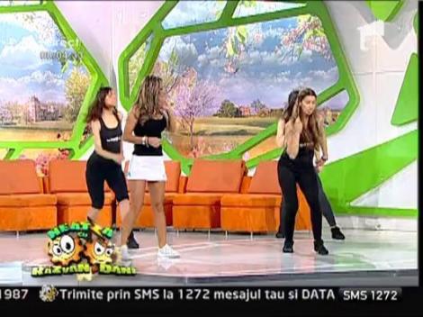 Exercitii zumba fitness cu Roxana Vancea
