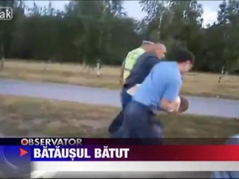 Un sofer din Rusia a sarit sa-l bata pe politistul care il trasese pe dreapta