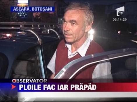 Doua furtuni au transformat mai multe strazi din Resita si Botosani in veritabile rauri