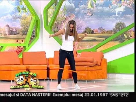 Roxana Vancea, maestra in hula hoop