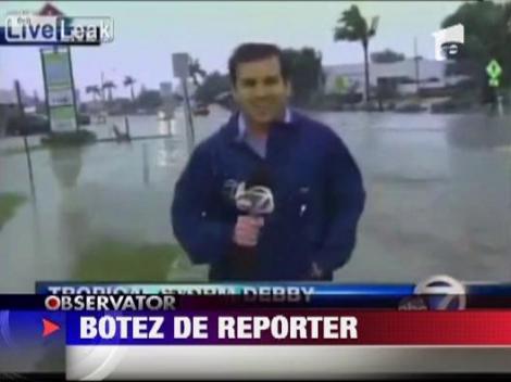 Reporter udat din cap pana in picioare