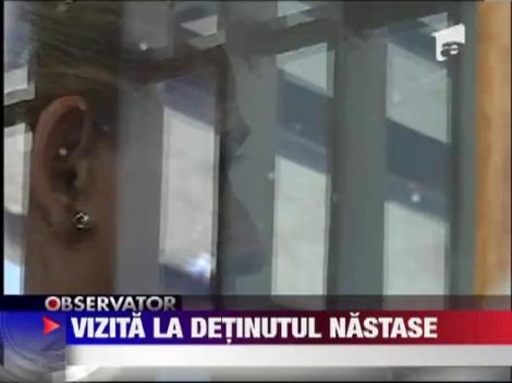 Adrian Nastase, intampinat de detinuti cu injuraturi si huiduieli