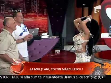 Mona ii danseaza din buric lui Costin Marculescu