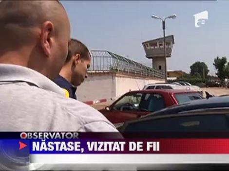 Fii lui Adrian Nastase si-au vizitat azi tatal, la penitenciarul Rahova