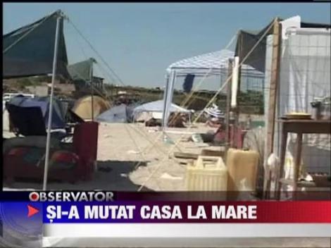 Si-a mutat casa pe plaja din Vama Veche