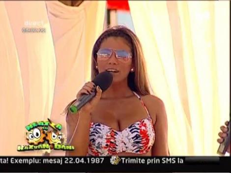 Uite-o pe Roxana Vancea in costum de baie!