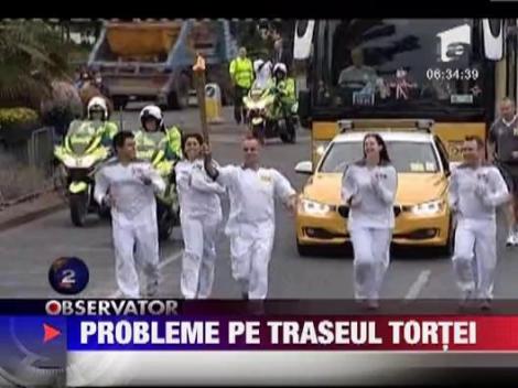 Probleme pe traseul tortei olimpice