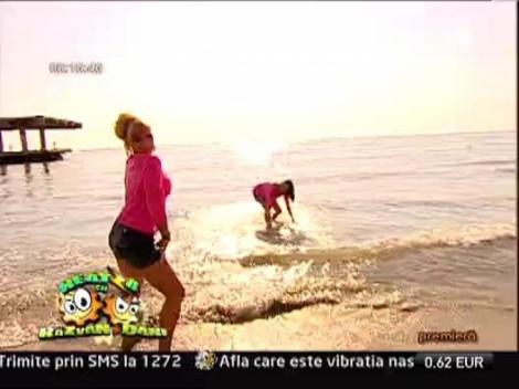 Premiera la Neatza! Sissy Girls - "Lambada"