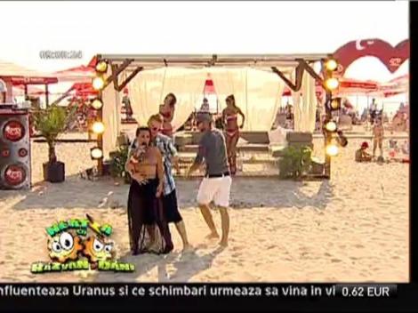 Dee Dee - "Running Away"