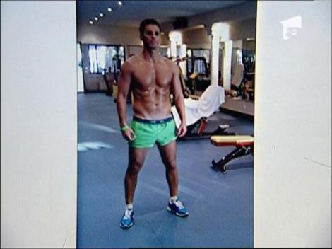 Trebuie sa vezi: Mircea Badea s-a pozat ca Mario Balotelli!