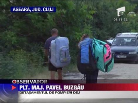 Un parapantist din Dej a ramas atarnat de firele de inalta tensiune