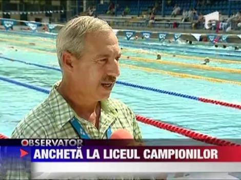 Ancheta la liceul campionilor! O fosta campioana la inot isi baga antrenorul la apa