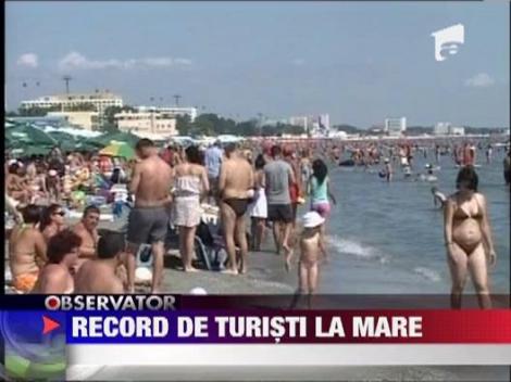 Un nou record de turisti pe litoral