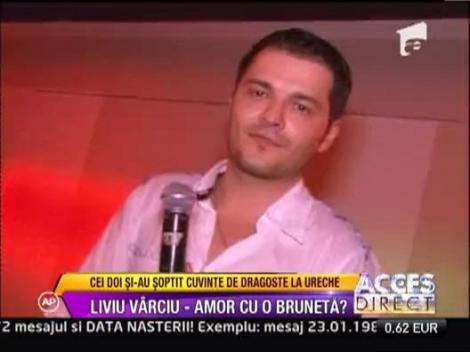 Liviu Varciu a agatat o bruneta la mare!