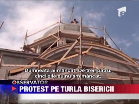 Protest pe turla bisericii, in Tulcea, din cauza foamei