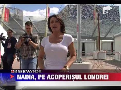 Nadia Comaneci, cu torta pe acoperisul Londrei