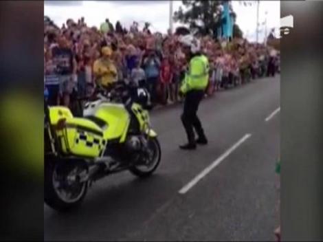 Un politist din Londra a facut spectacol in asteptarea tortei olimpice