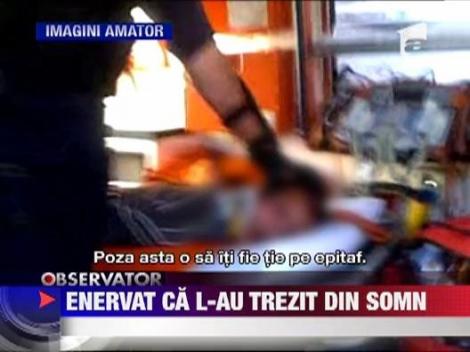 Circ pe plaja din Vama Veche. Un tanar a distrus capota si plafonul unei masini si s-a luat la cearta cu jandarmii