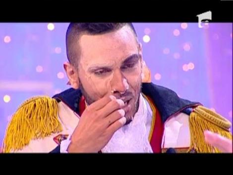 Alex Velea a dat batai de cap echipelor de la "Demascarea". Afla in ce personaj a fost deghizat!
