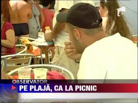 Foarte multi turisti de pe litoral ajung in spital din cauza meniurilor fast-food