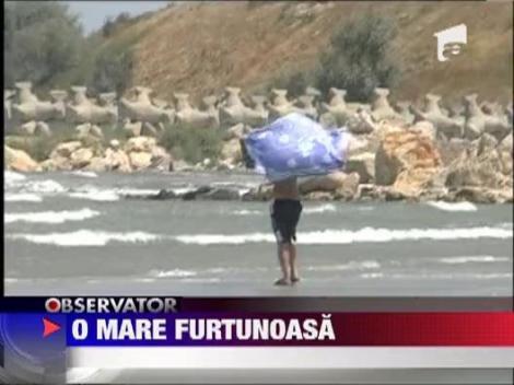 Valuri mari si vant puternic pe litoral