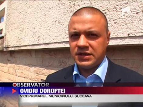 Groapa capcana in centrul Sucevei, pe bulevardul principal recent asfaltat