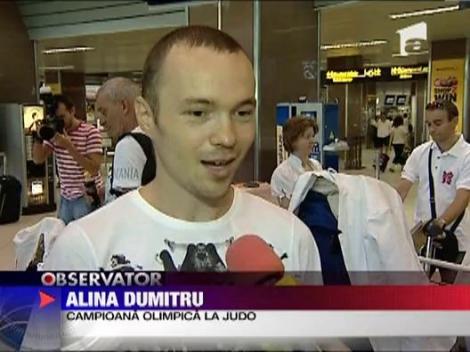 Ultimul lot de sportivi romani care participa la Olimpiada s-a imbarcat astazi intr-un avion cu destinatia Londra